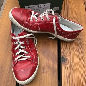 Leather sneakers